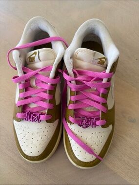 Nike Dunk Low SE
Just Do it Bronzine Pink (Women's size 8.5)
